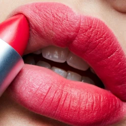 MAC Retro Matte Mini Lipstick 1.8g - Relentlessly Red -On Trend Beauty OTB 5927.alt 2